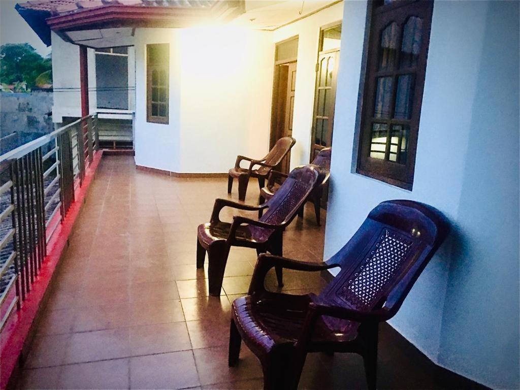 Kavee Transit Hotel Katunayaka Exterior foto